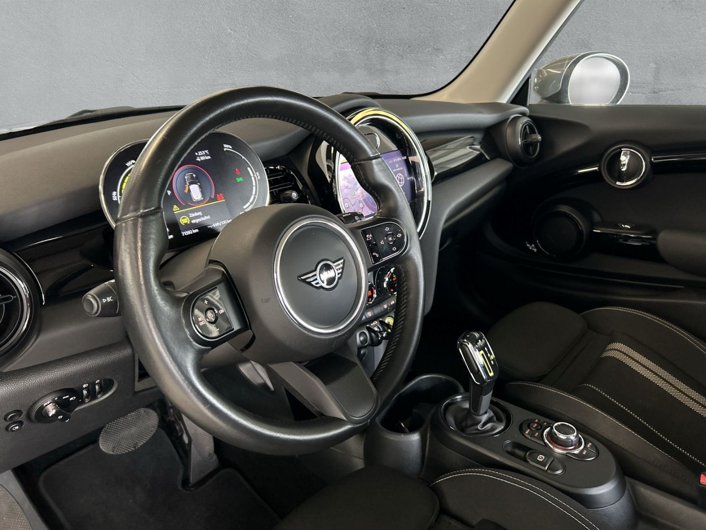 MINI Cooper SE Essential Trim - Samsaru's Car Outlet
