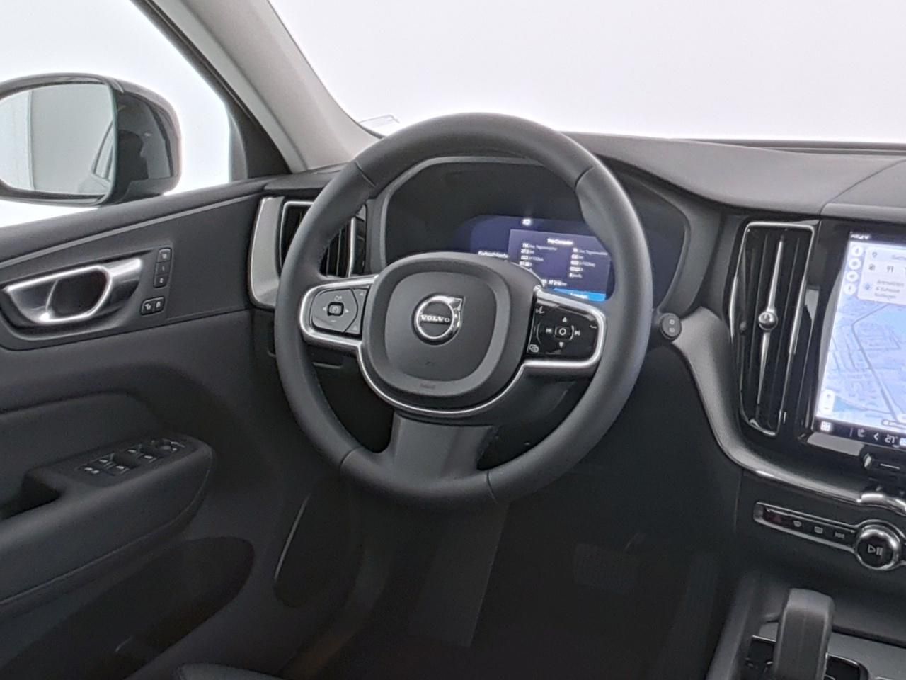 Volvo XC60 B4 PLUS DARK - Samsaru's Car Outlet