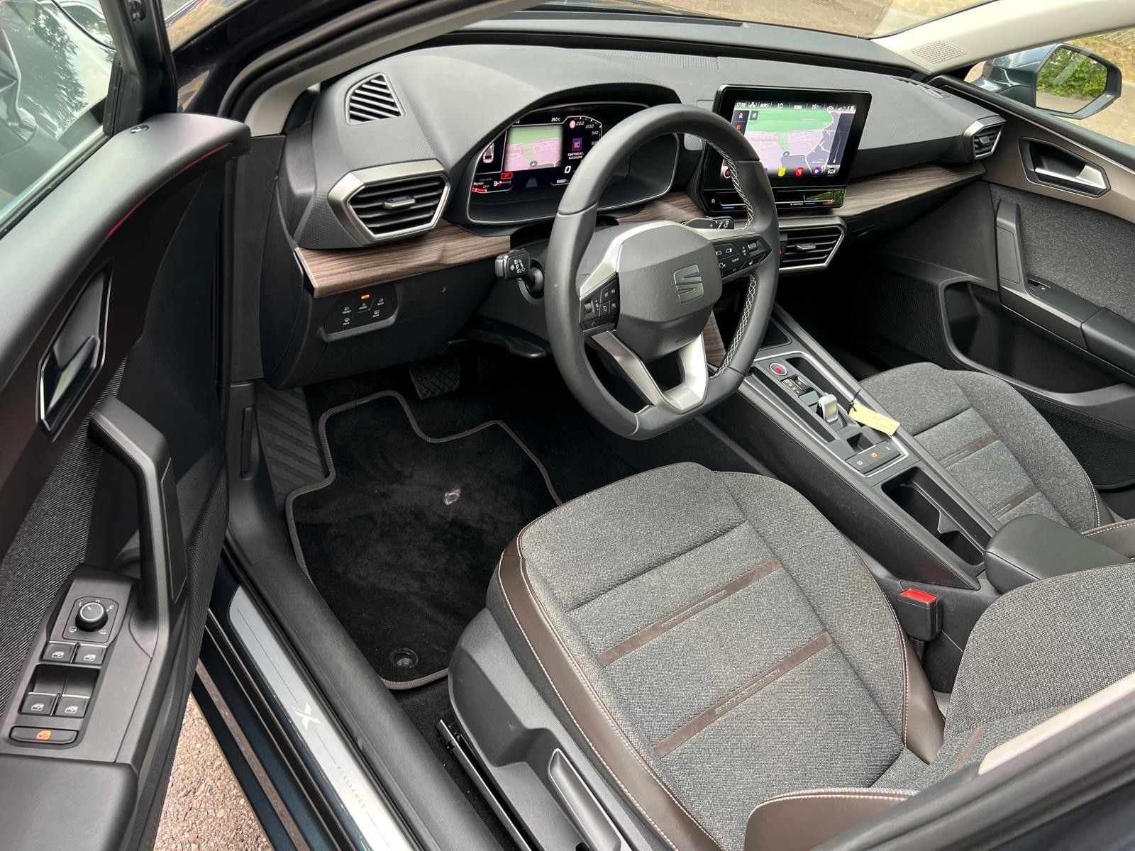 Seat Leon 1.5 ETSI ACT Plus - Samsaru's Car Outlet