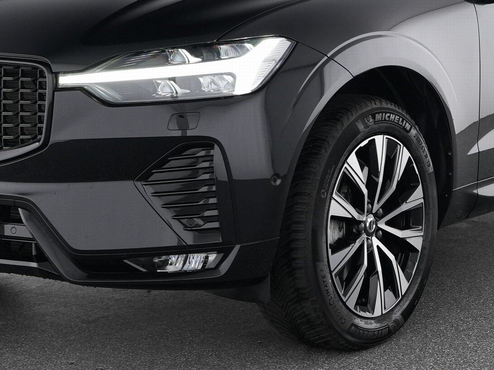 Volvo XC60 B5 Benzin AWD Plus Dark - Samsaru's Car Outlet