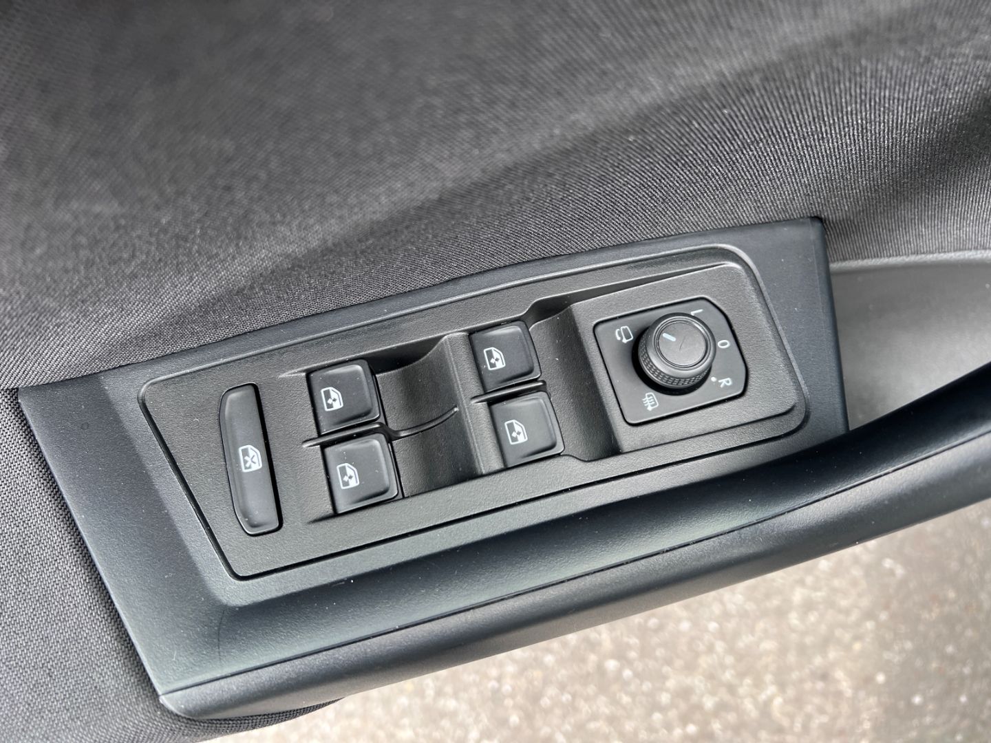 Volkswagen T-Roc 1.0TSI Life - Samsaru's Car Outlet