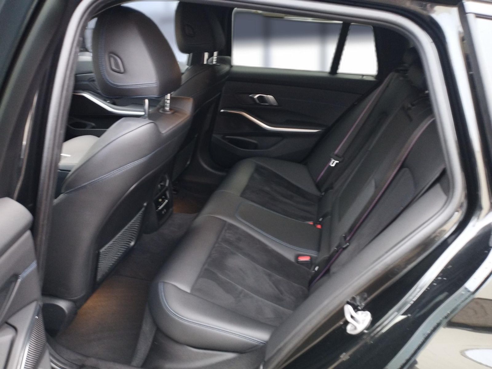 BMW 320 d xDrive M Sport - Samsaru's Car Outlet