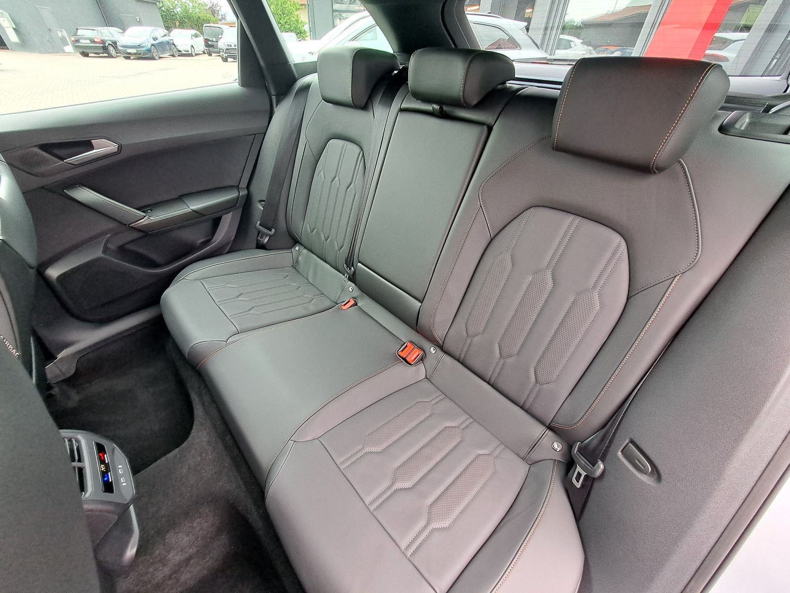 Cupra Leon SP VZ 2.0 TSI 310 PS DSG 4x4 - Samsaru's Car Outlet
