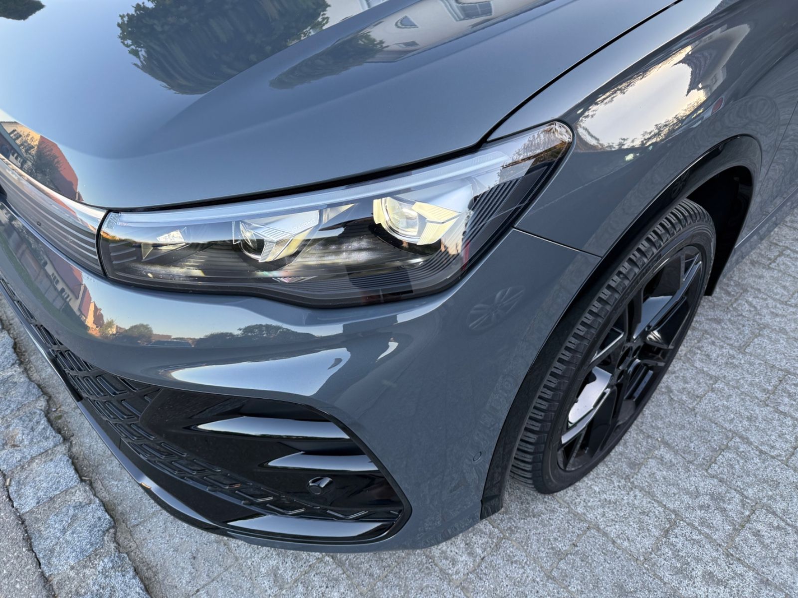 Volkswagen Tiguan 2.0 TSI DSG 4M R-Line»PANO»AHK»HuD»HK»20"