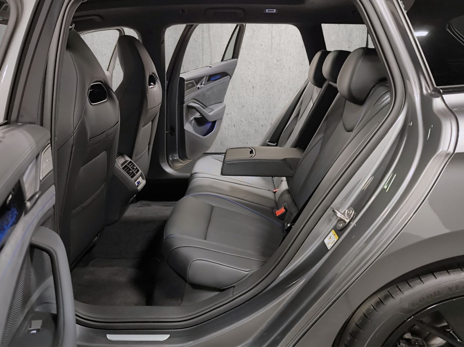 Volkswagen Passat 2.0 TDI DSG 4M R-Line "Signature", Standh
