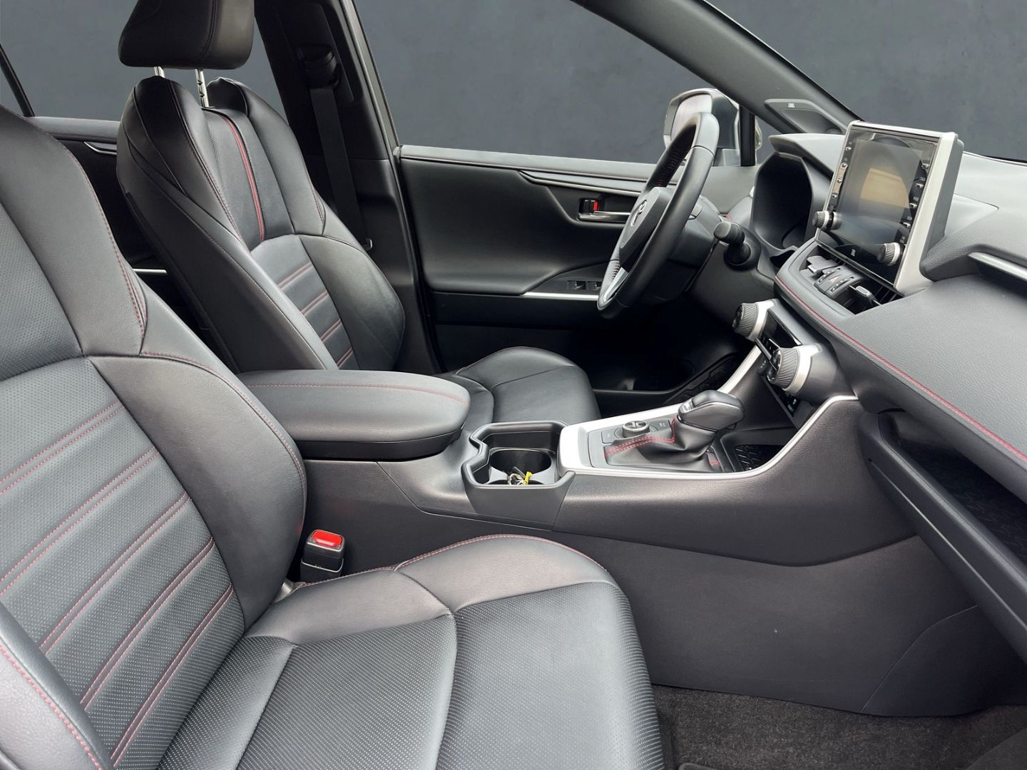 Toyota RAV 4 Plug-in Hybrid 4x4 - Samsaru's Car Outlet