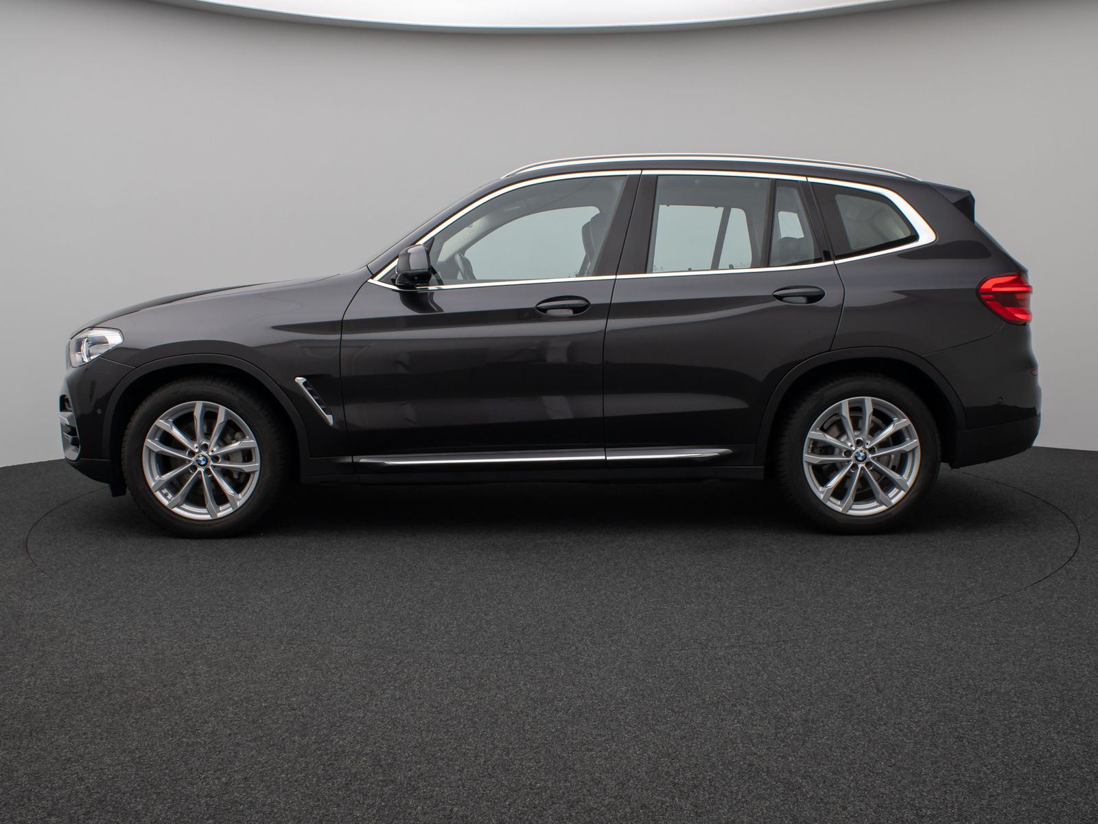 BMW X3 xD30d LuxuryLine - Samsaru's Car Outlet