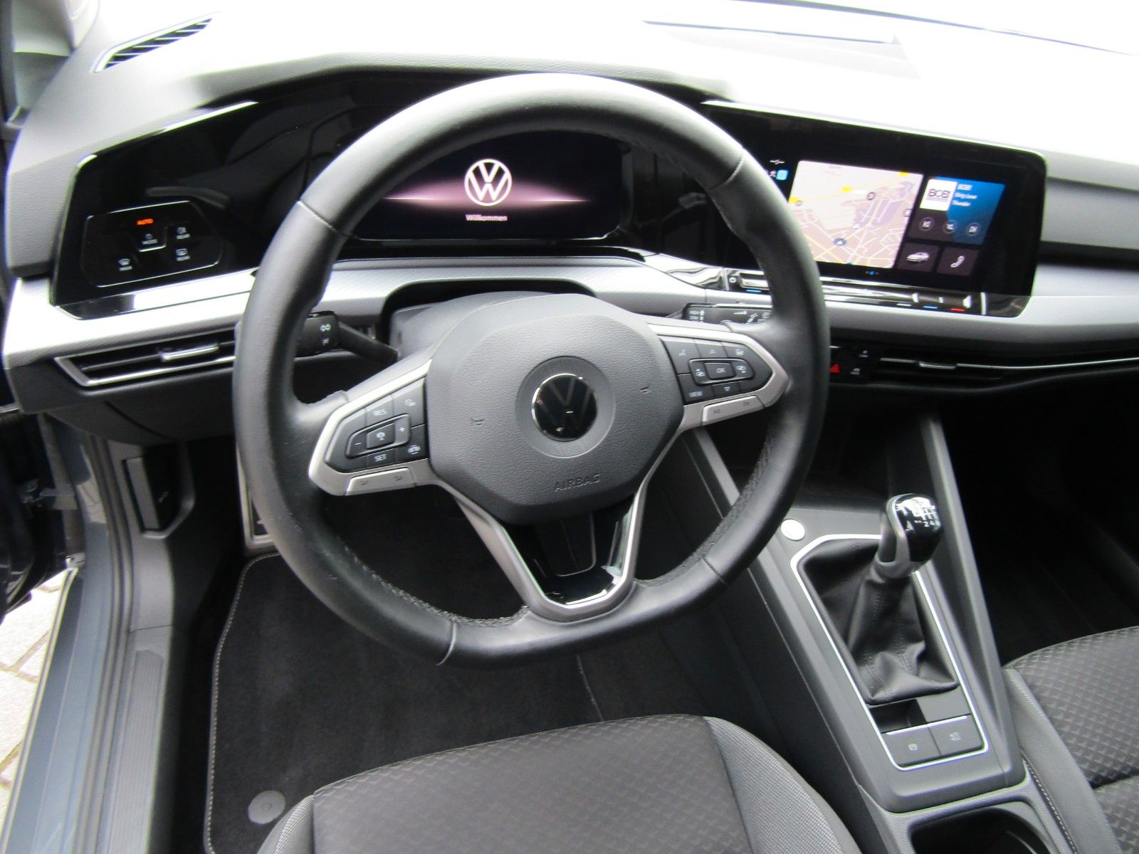 Volkswagen Golf VIII 1.5 TSI - Samsaru's Car Outlet