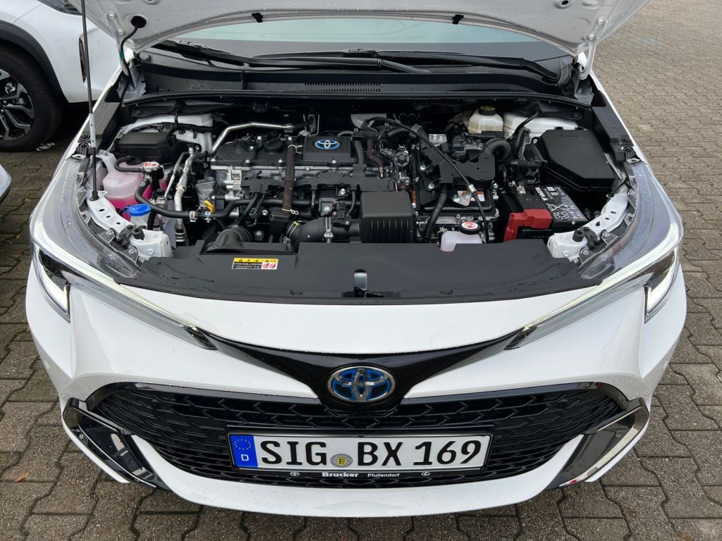 Toyota Corolla 1.8 Hybrid Team - Samsaru's Car Outlet