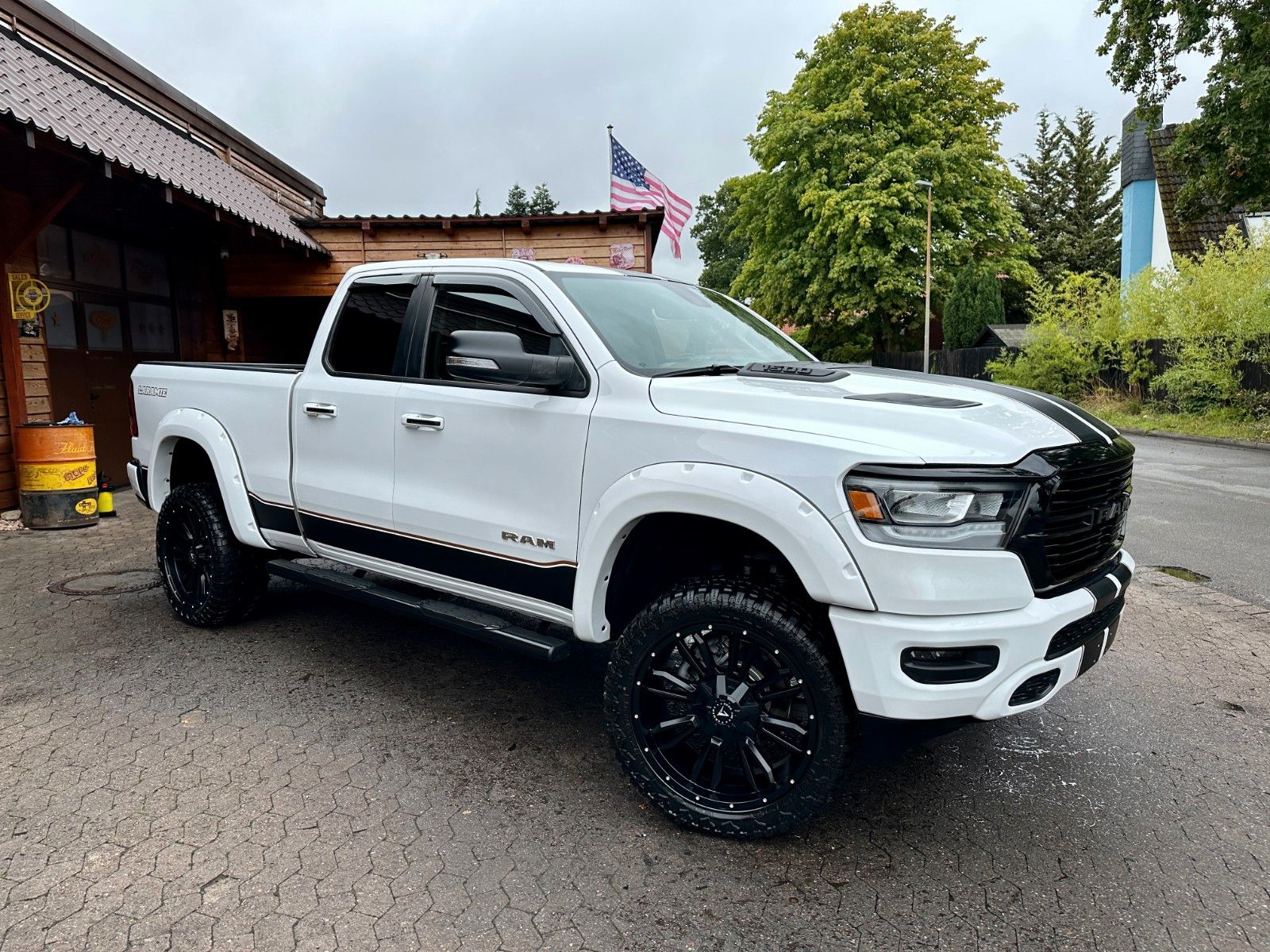 Dodge 1500 V8 5,7L*4X4*OFF-ROAD*LARAMIE*LED*AHK*TOP*