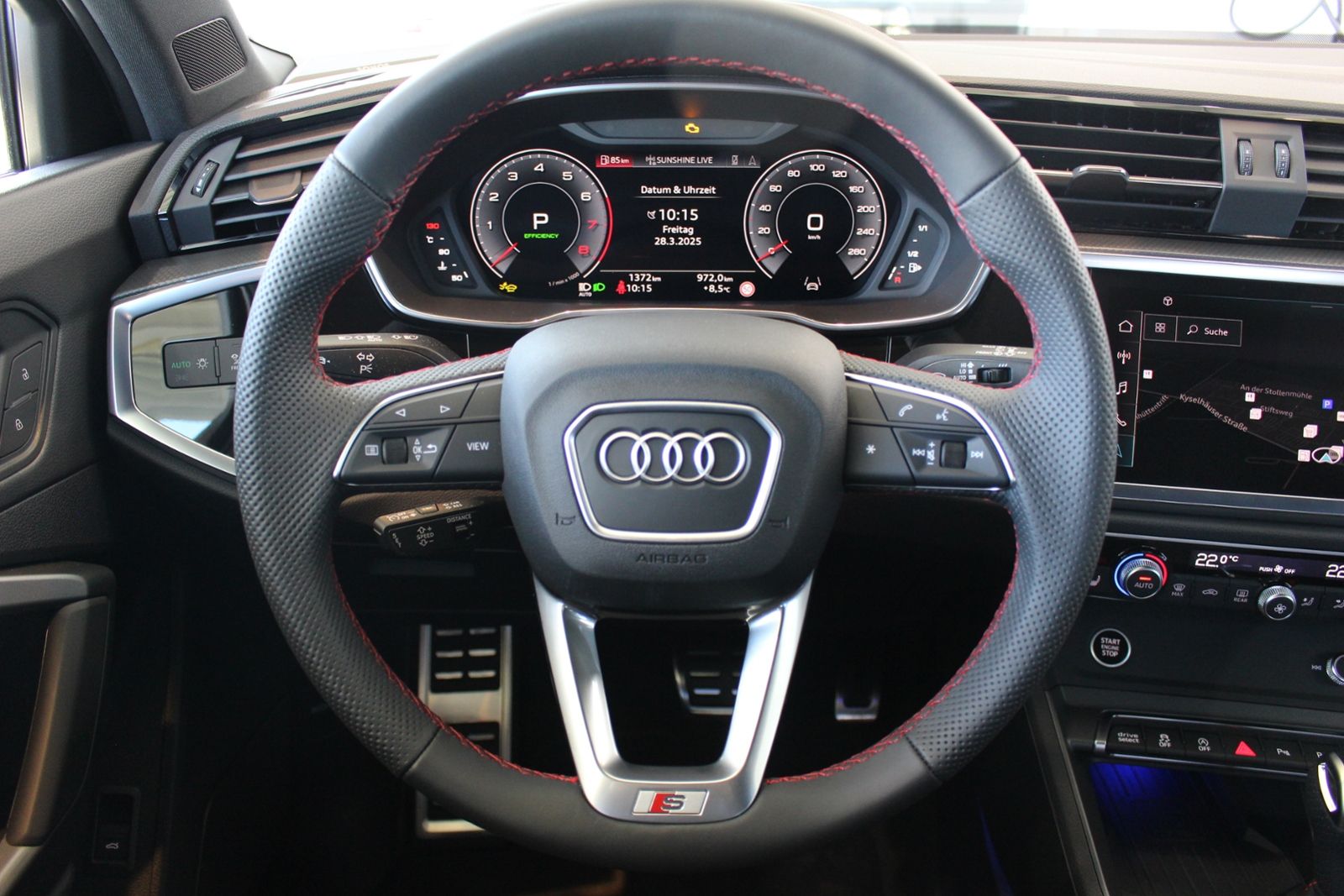 Audi Q3 S line S 40 TFSI quattro S tronic AHK Matrix
