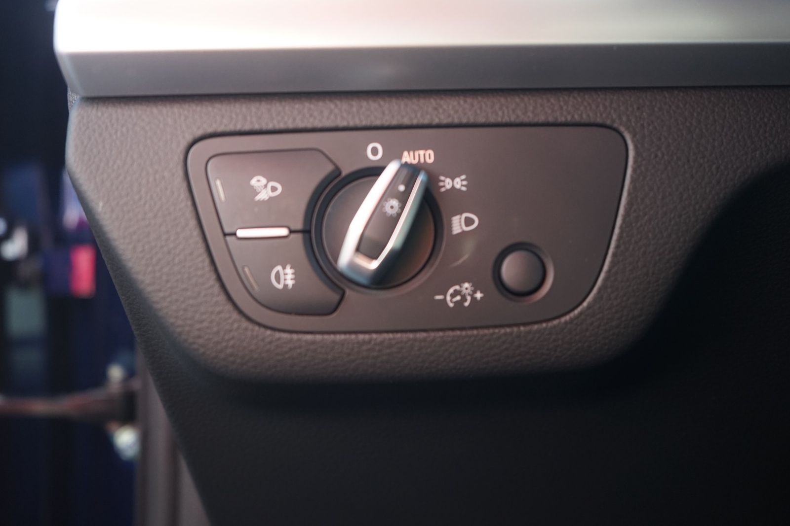 Audi Q5 40 2.0 TDI quattro - Samsaru's Car Outlet