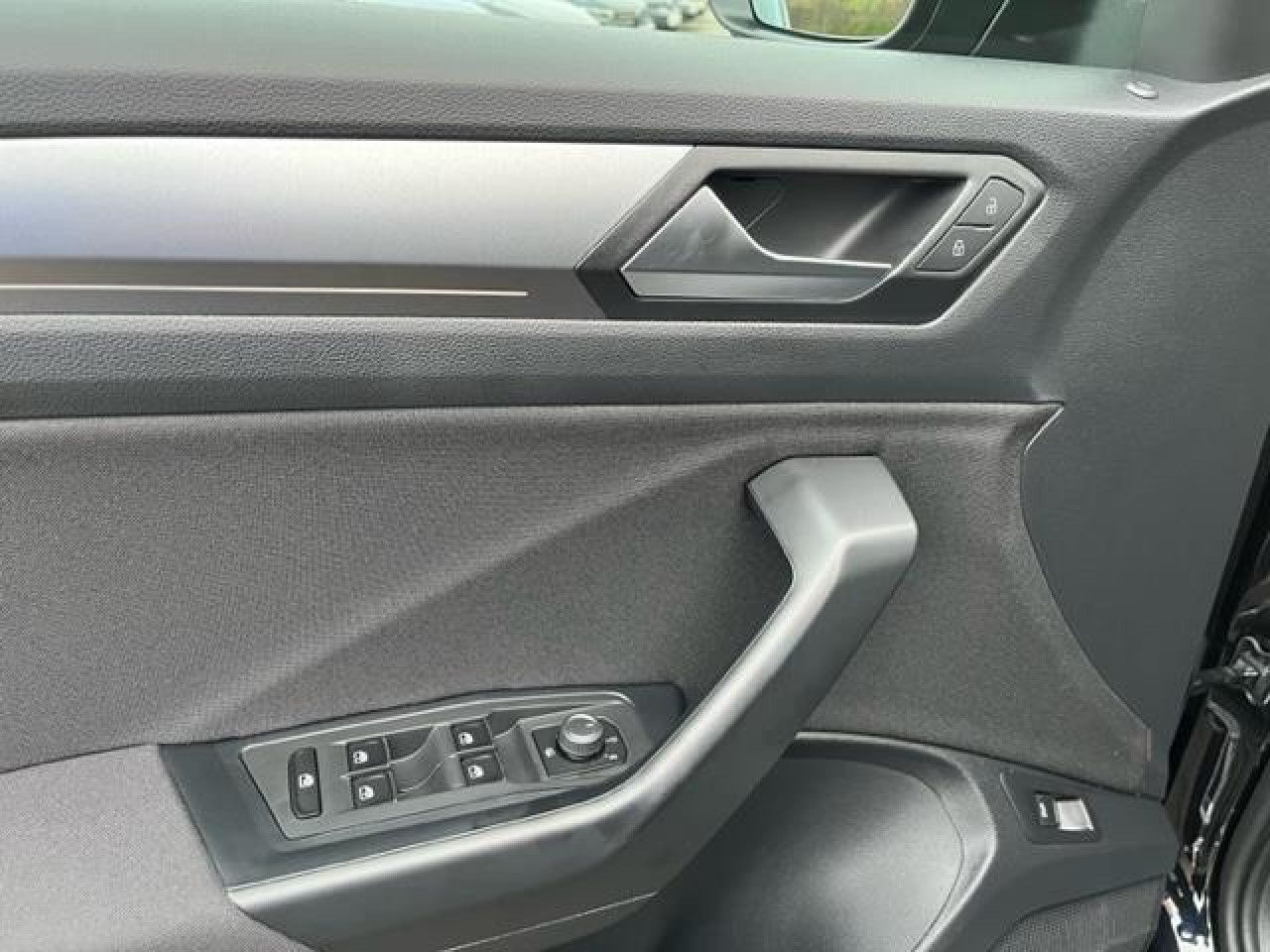 Volkswagen T-Roc Active 1.5 TSI - Samsaru's Car Outlet