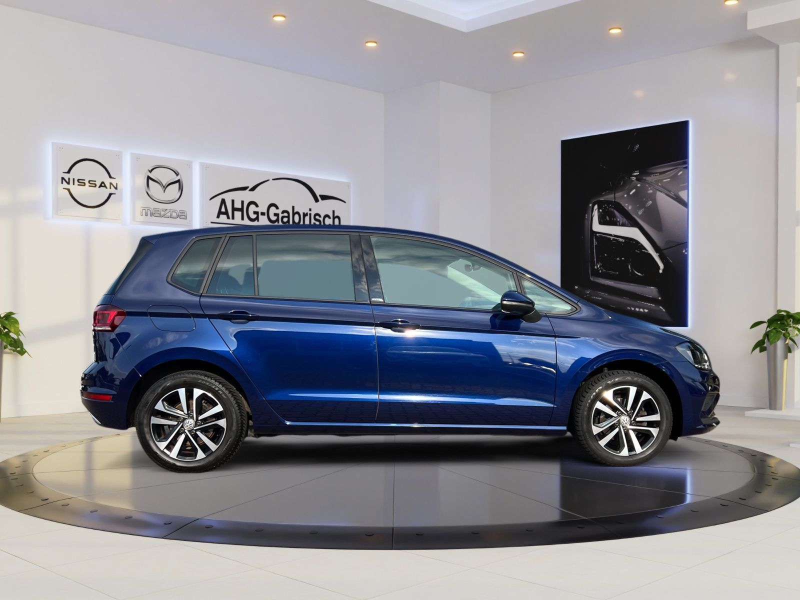 Volkswagen Golf Sportsvan VII e - Samsaru's Car Outlet