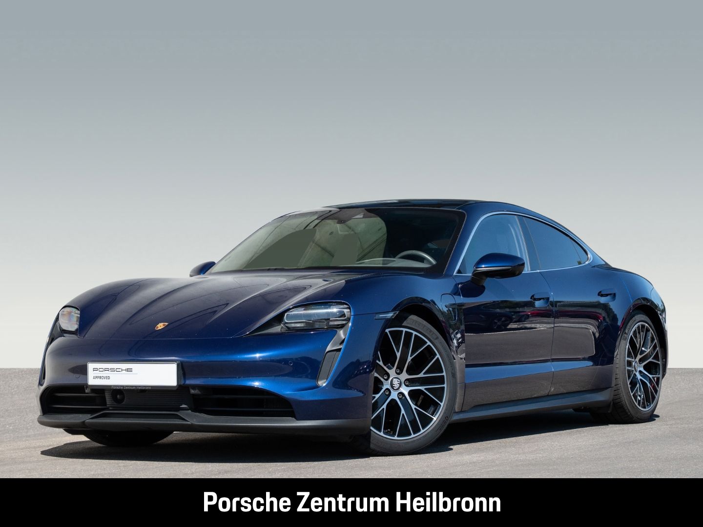 Porsche Taycan 4S Enzianblau Panoramadach Luftfederung