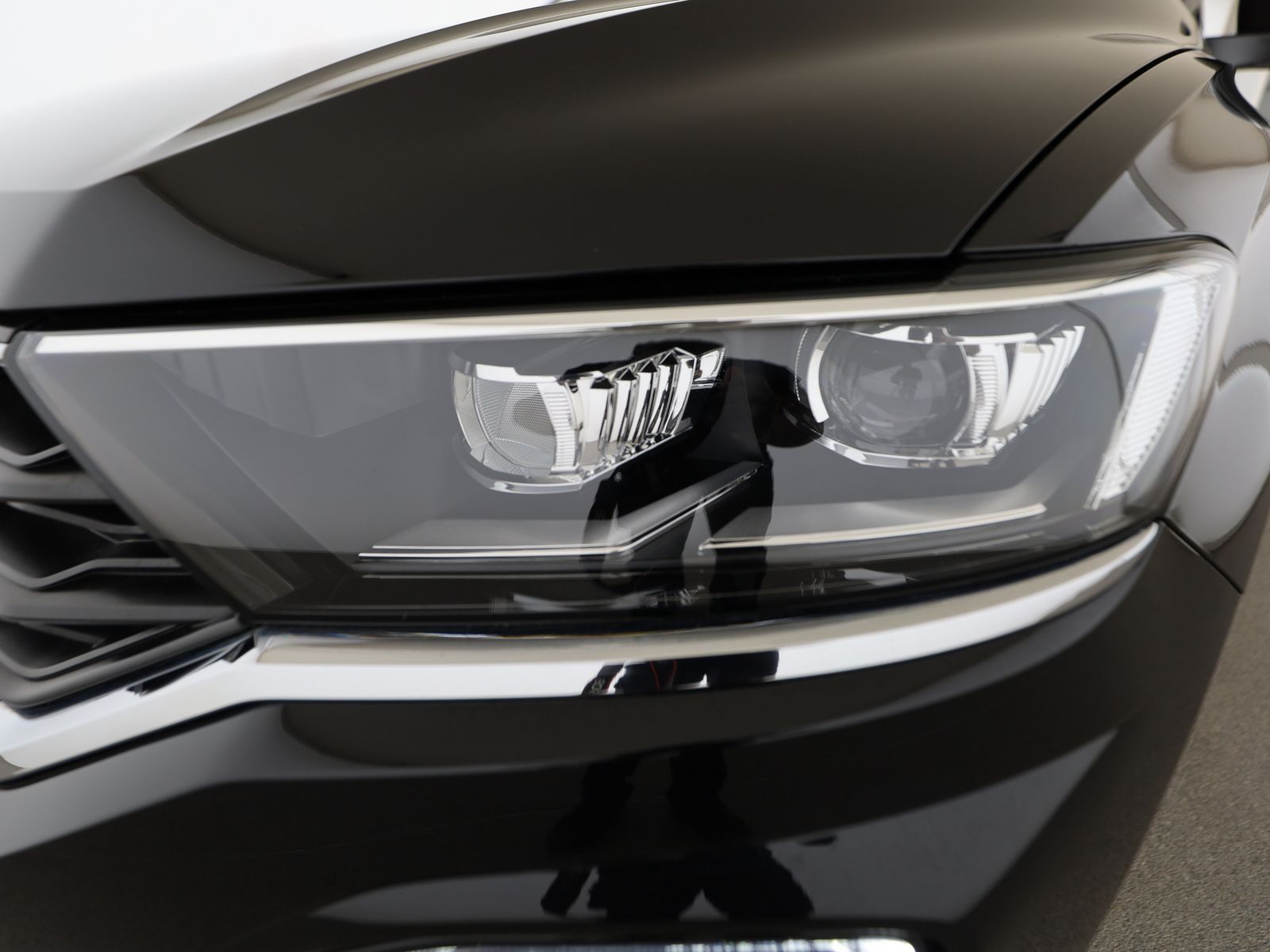 Volkswagen T-Roc 2.0 TDI Sport+4MOTION - Samsaru's Car Outlet