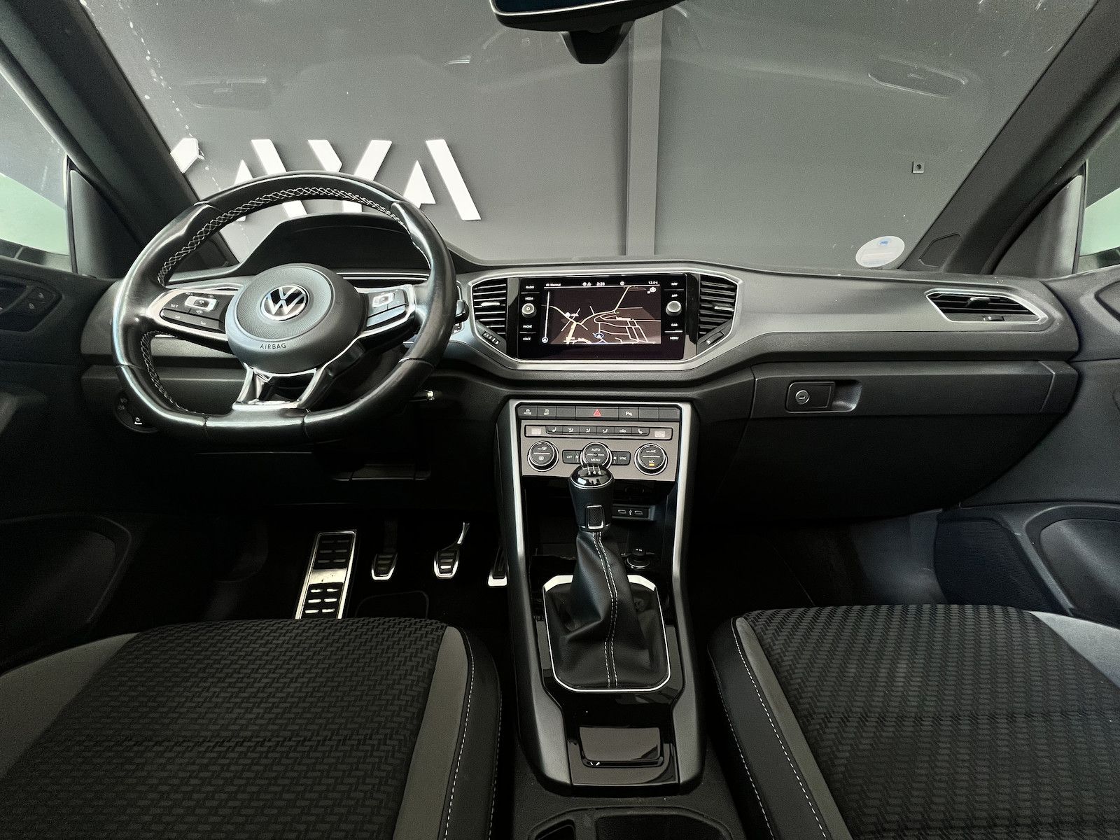 Volkswagen T-Roc 1.5 TSI R-Line - Samsaru's Car Outlet