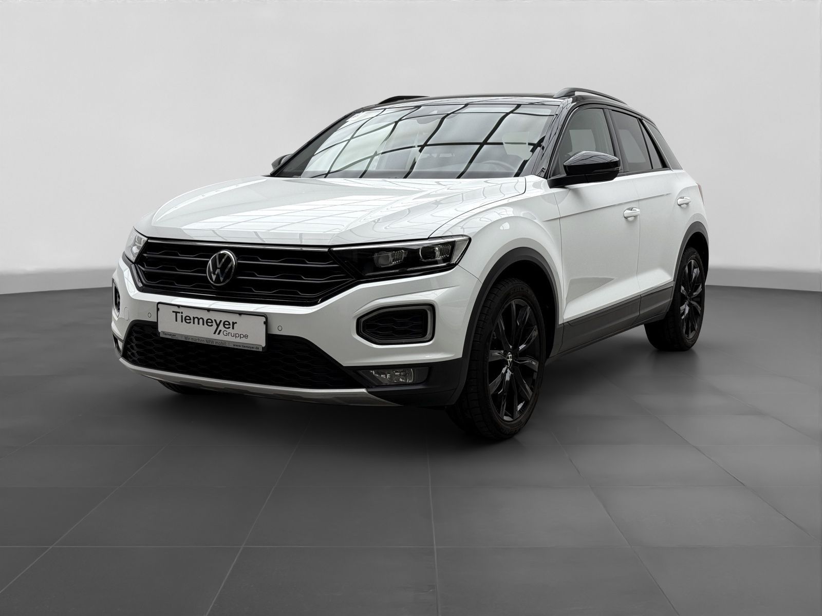 Volkswagen T-Roc 1.5 TSI SPORT BLACK - Samsaru's Car Outlet