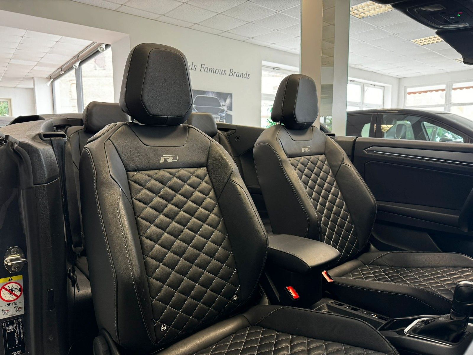 Volkswagen T-Roc R-Line - Samsaru's Car Outlet