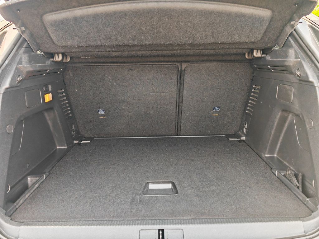 Peugeot 3008 PureTech 130 EAT8 - Samsaru's Car Outlet