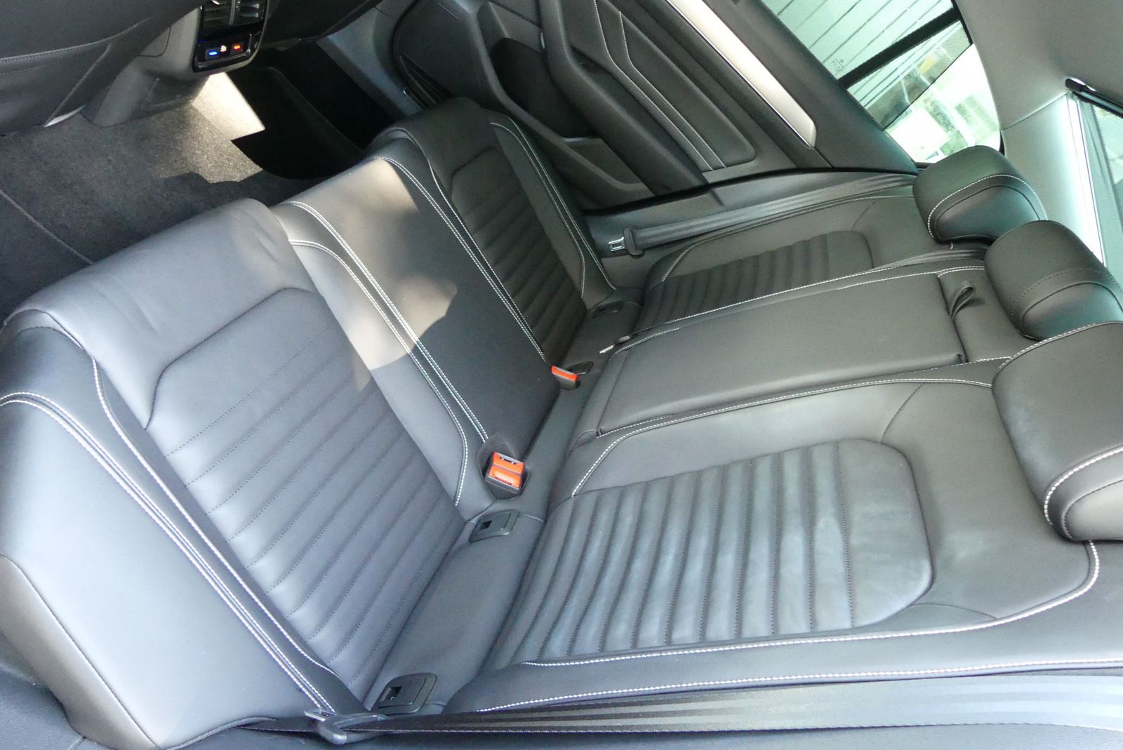 Volkswagen Passat Lim. Elegance - Samsaru's Car Outlet