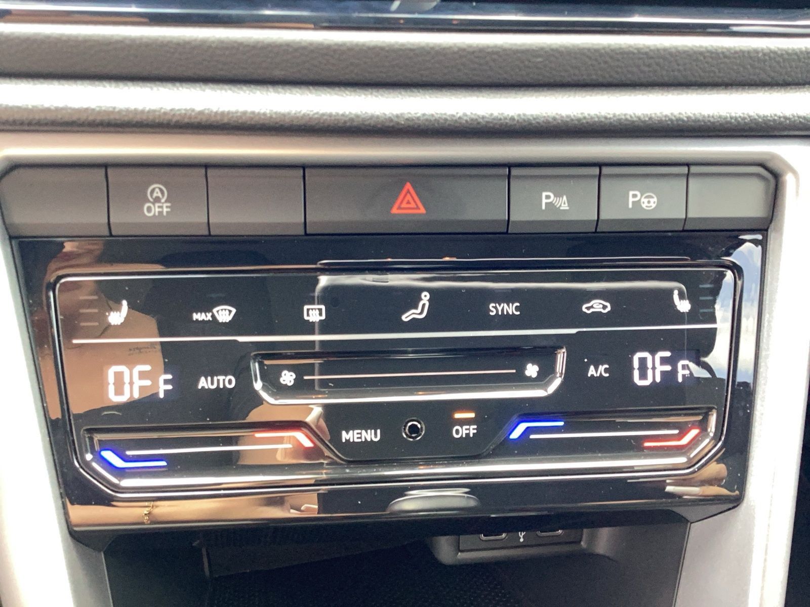 Volkswagen T-Roc 1.0 TSI LIFE - Samsaru's Car Outlet