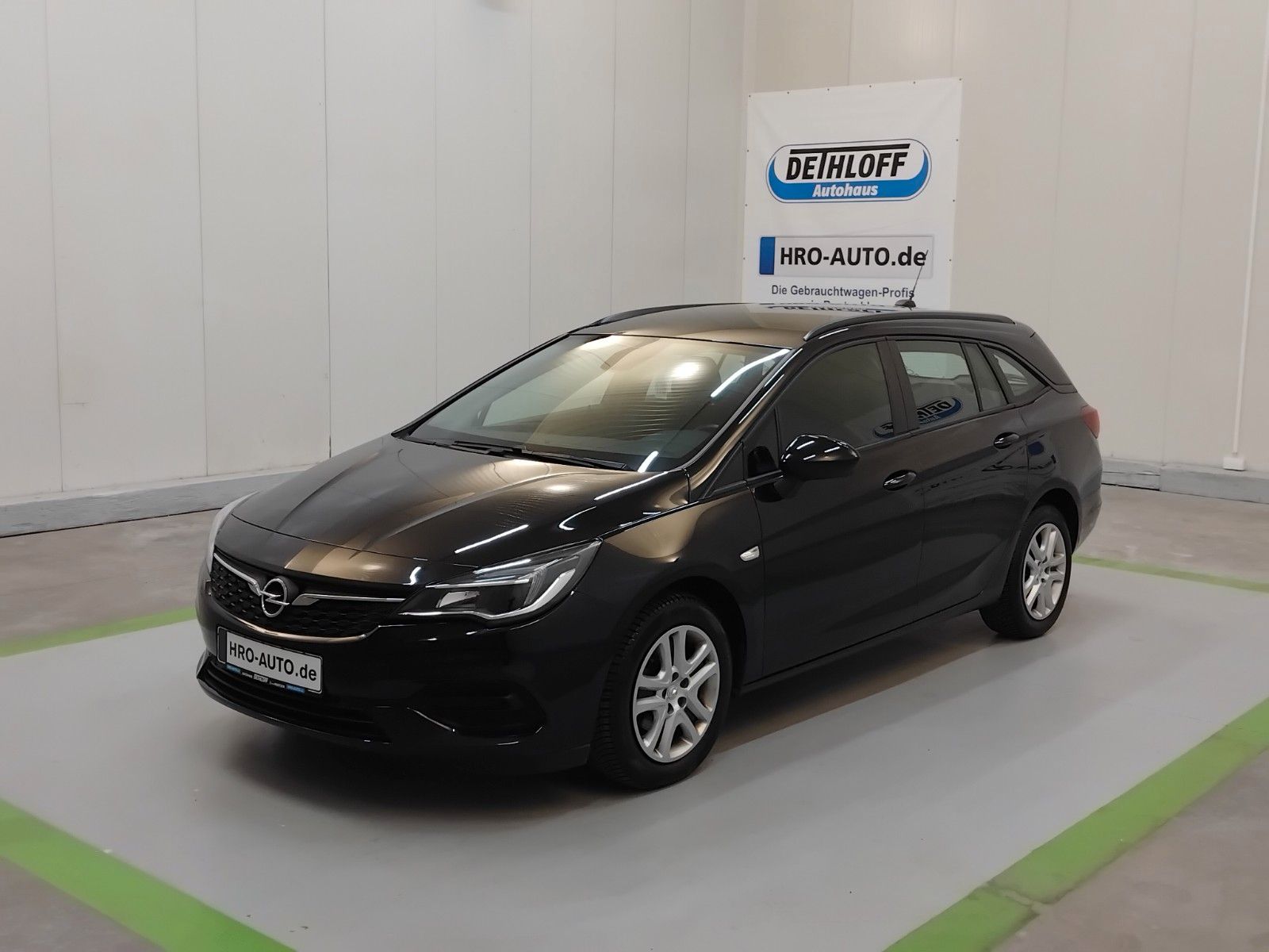 Opel Astra Sports Tourer 1.5 D Edition - Samsaru's Car Outlet