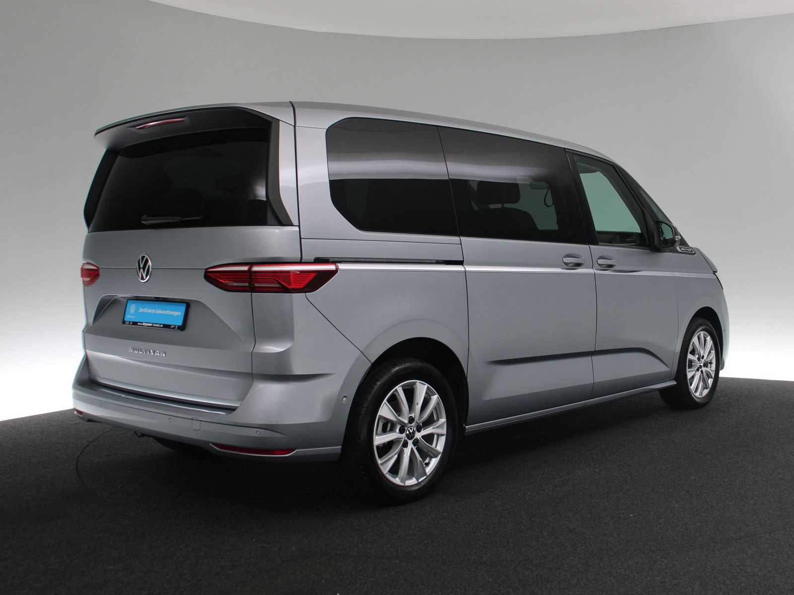 Volkswagen T7 Multivan 2.0 TDI Style - Samsaru's Car Outlet