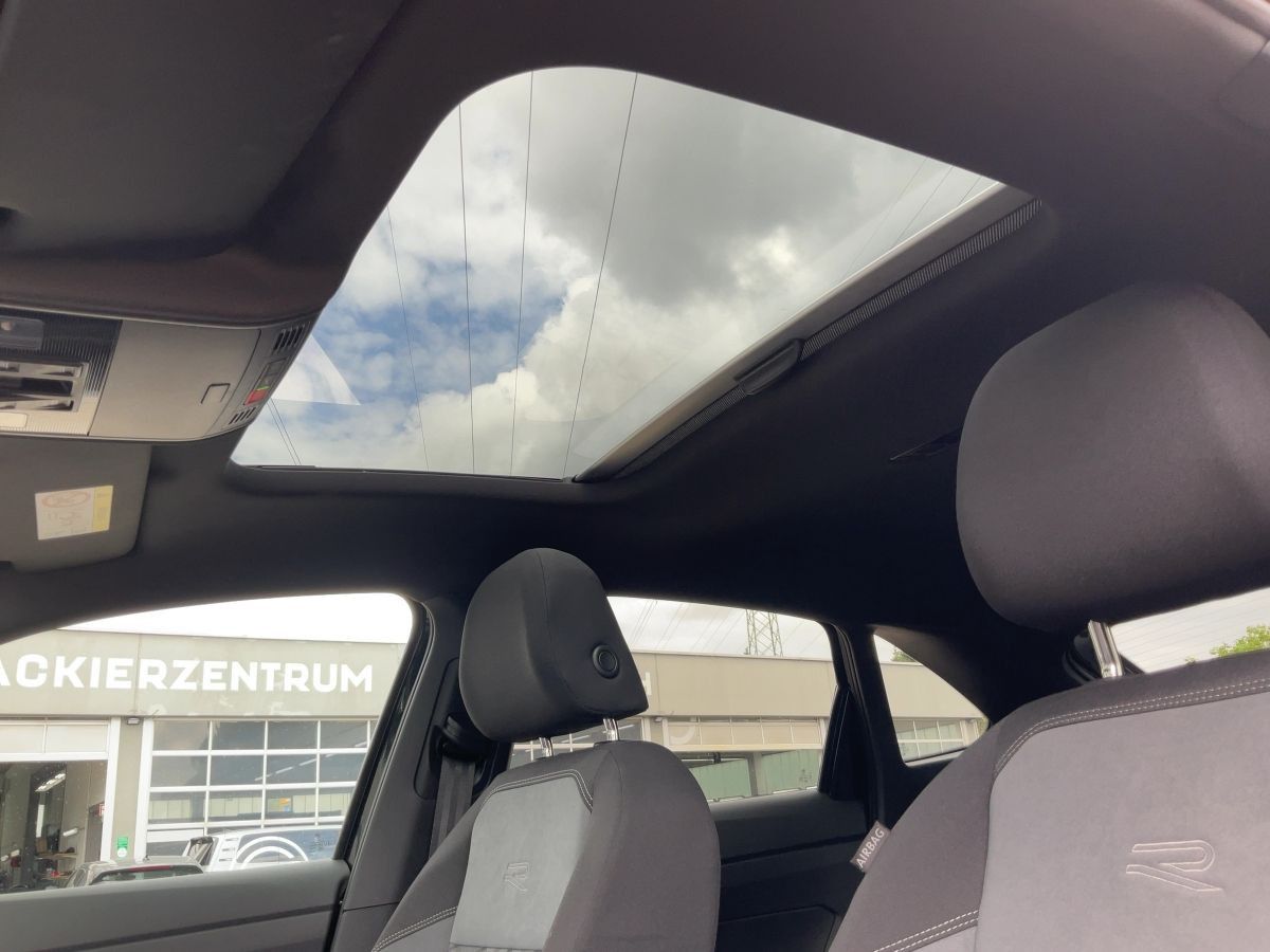 Volkswagen Taigo 1.5 TSI DSG R-LINE - Samsaru's Car Outlet