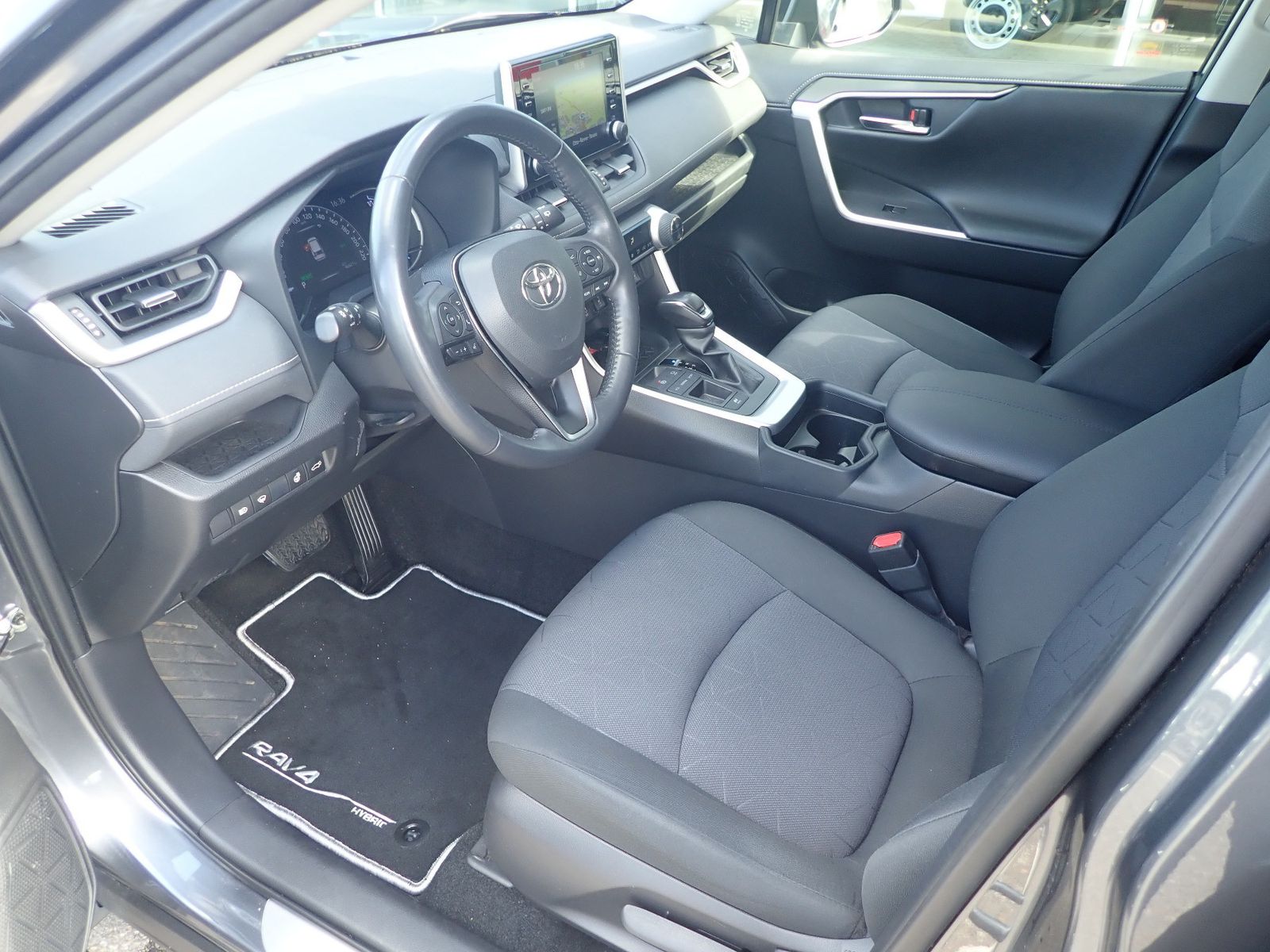 Toyota RAV 4 Hybrid 4x2 Team - Samsaru's Car Outlet