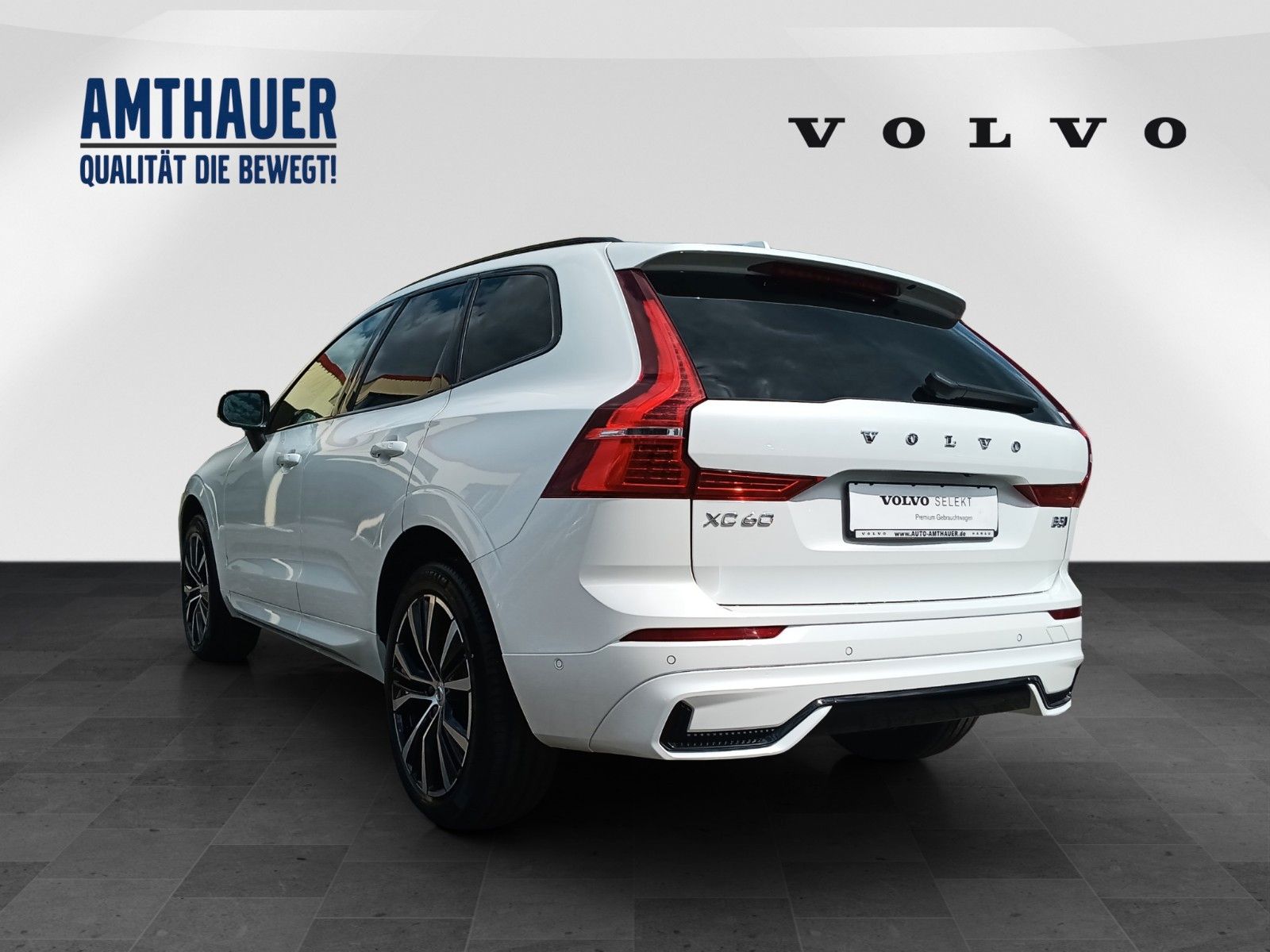Volvo XC60 B5 AWD Plus Dark - Samsaru's Car Outlet