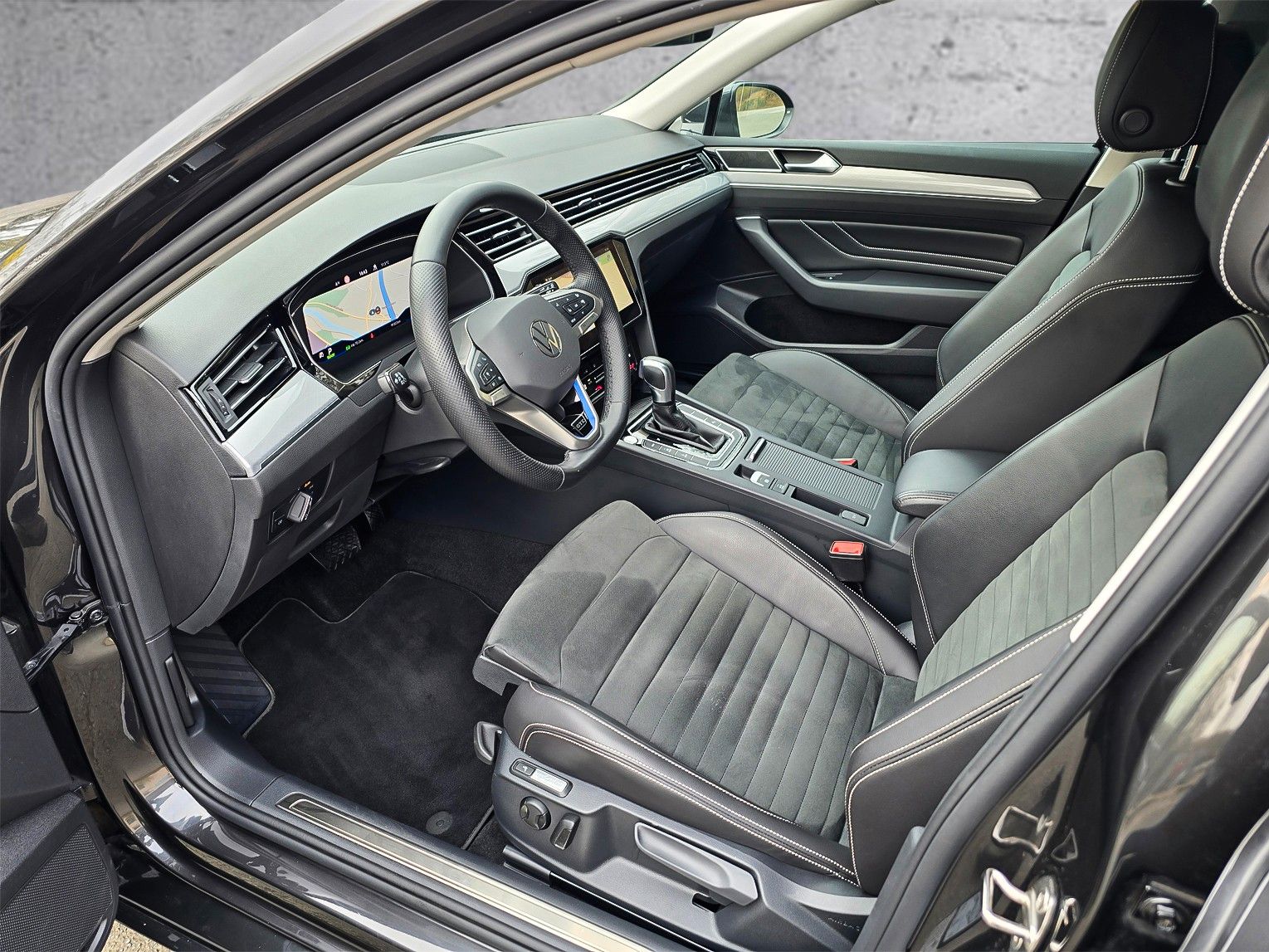 Volkswagen Highline 1.4 GTE DSG - Samsaru's Car Outlet
