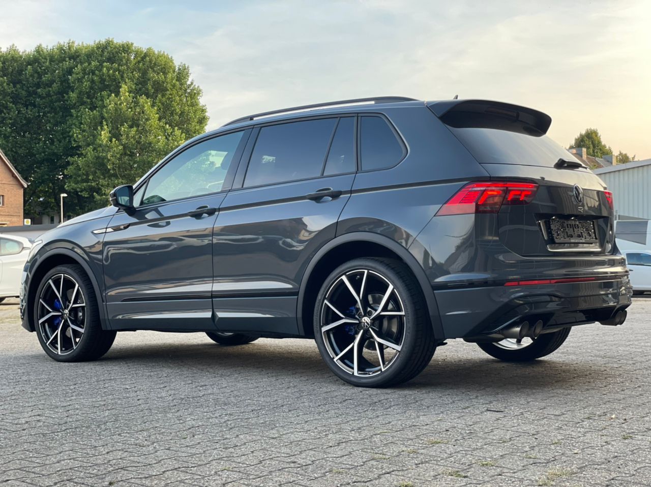 Volkswagen Tiguan R 4Motion - Samsaru's Car Outlet