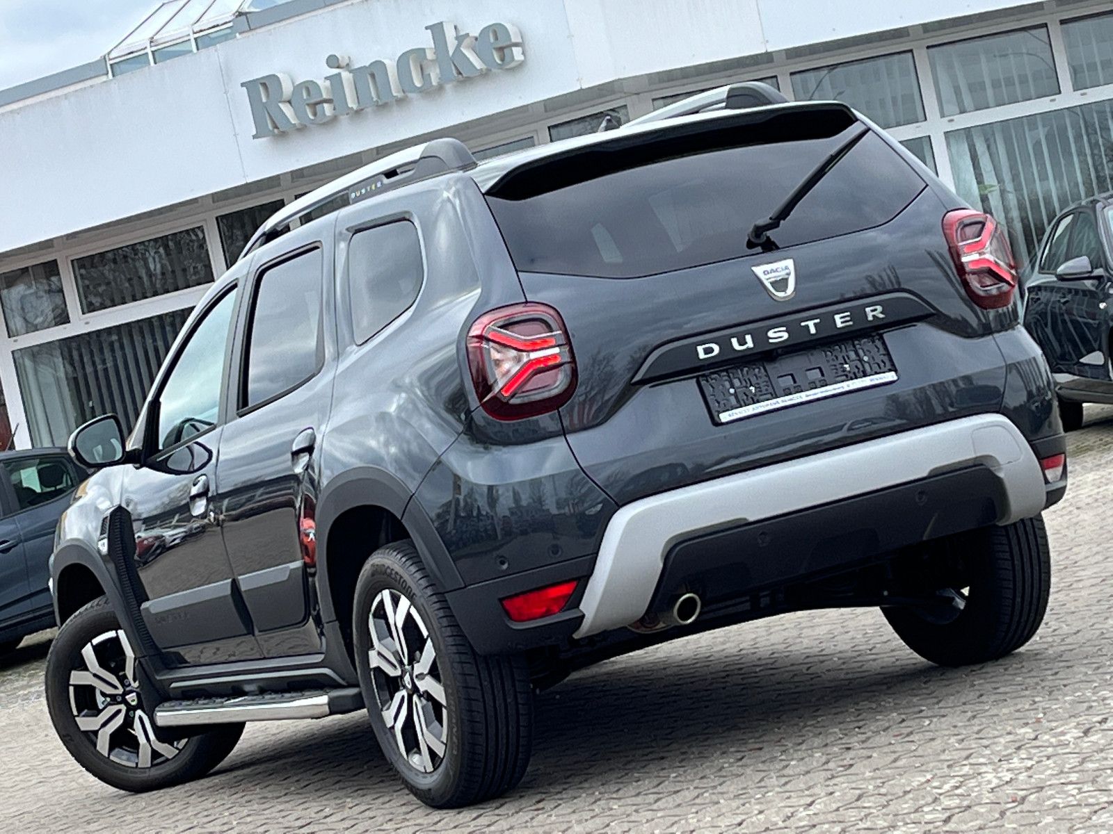 Dacia Duster TCe100 Prestige - Samsaru's Car Outlet