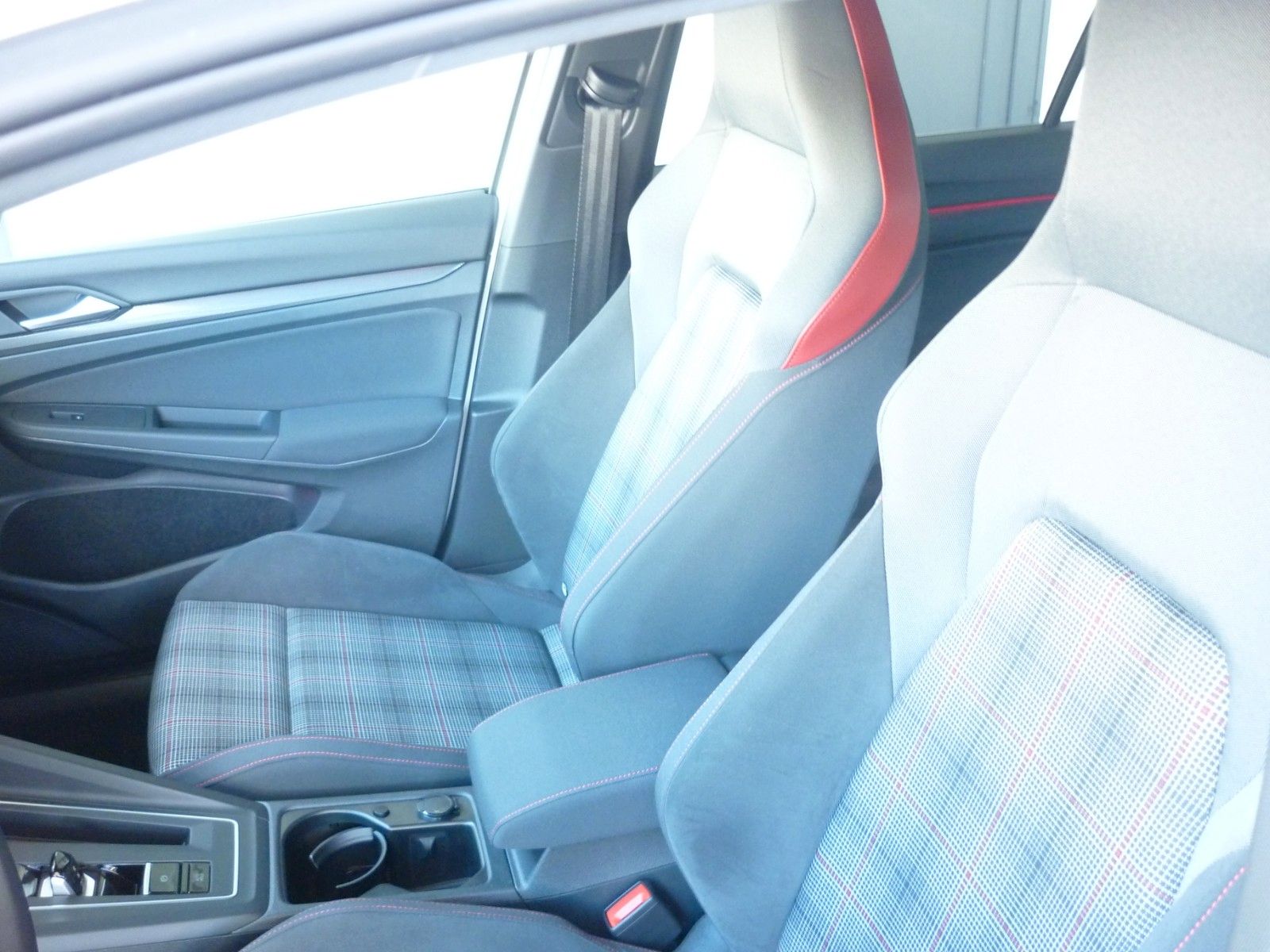 Volkswagen Golf VIII GTI DSG - Samsaru's Car Outlet