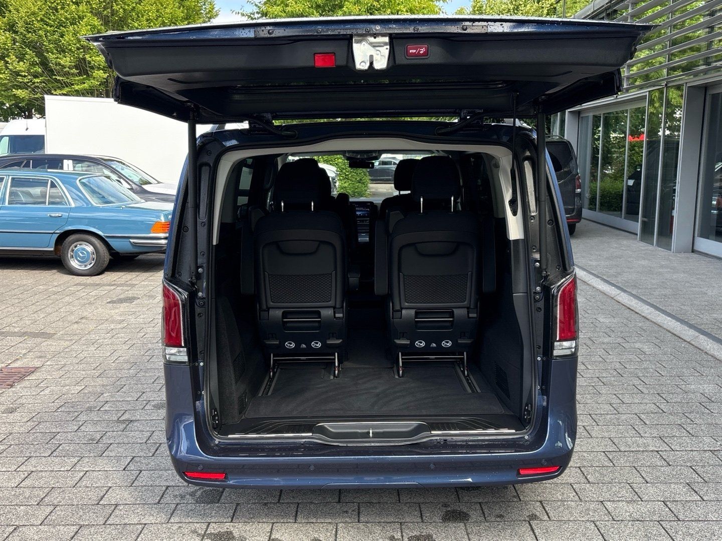 Mercedes-Benz V 300 d Style 4x4 - Samsaru's Car Outlet