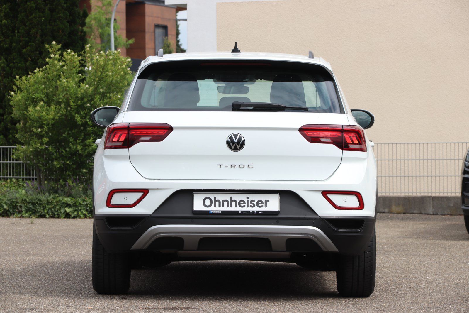 Volkswagen T-Roc 1.5 TSI Life - Samsaru's Car Outlet