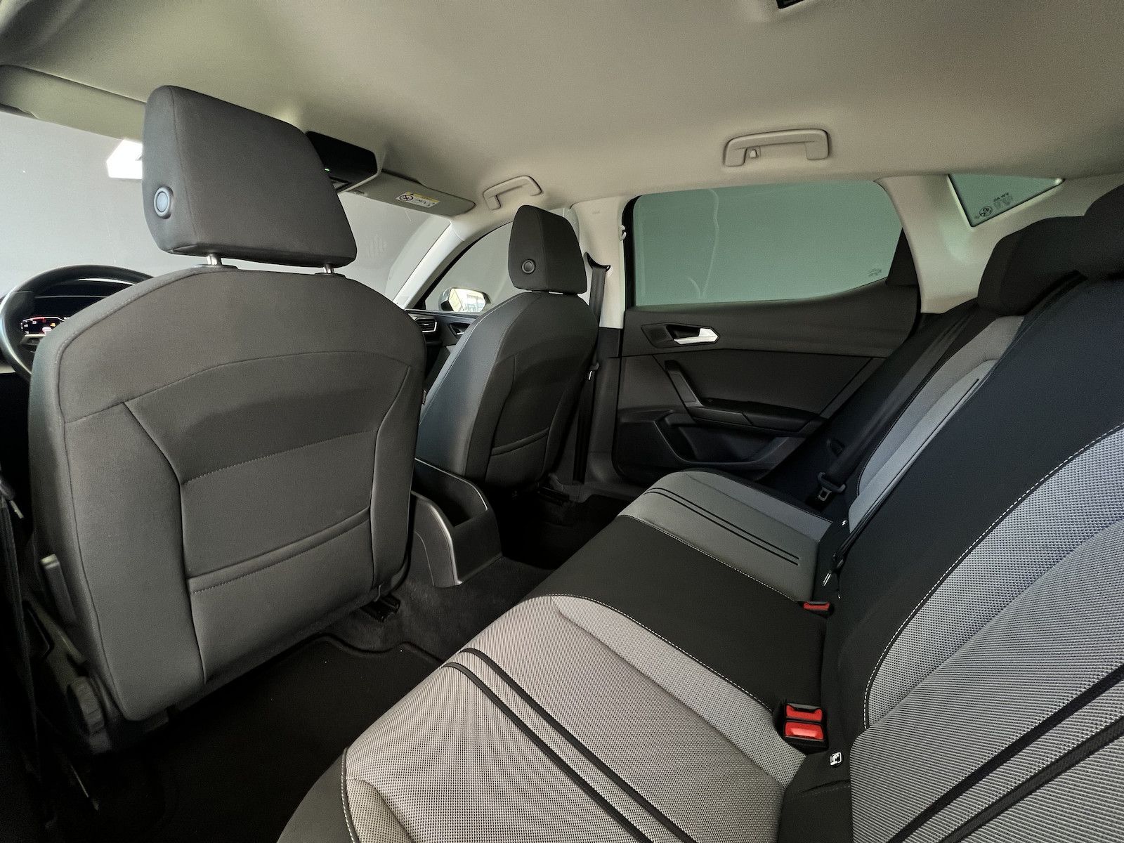 Seat Leon 2.0 TDI Style - Samsaru's Car Outlet