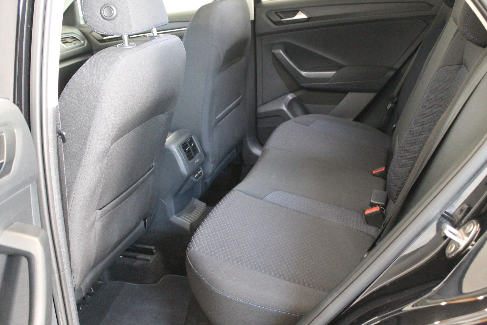 Volkswagen T-Roc United - Samsaru's Car Outlet
