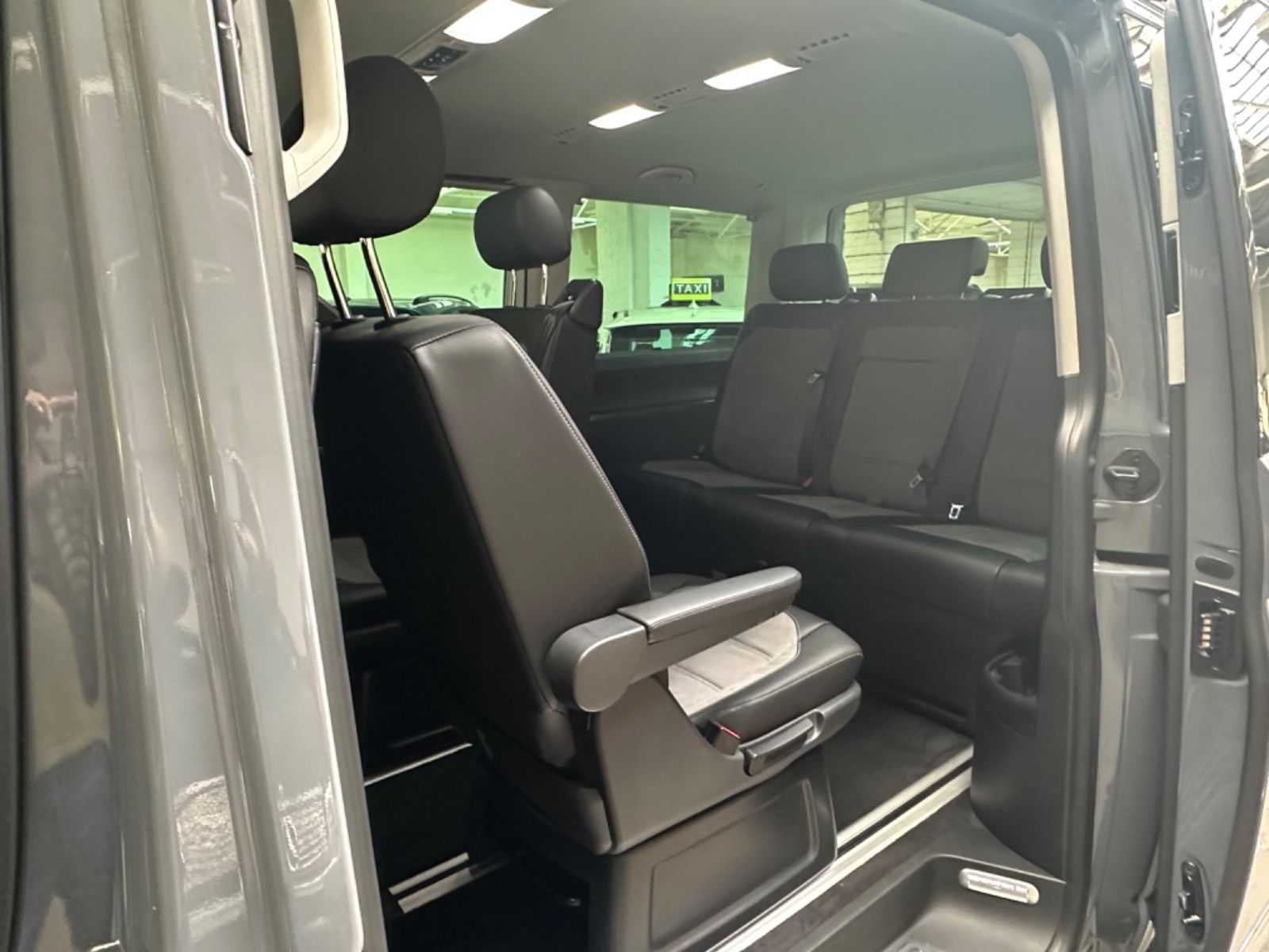 Volkswagen T6.1 MULTIVAN - Samsaru's Car Outlet