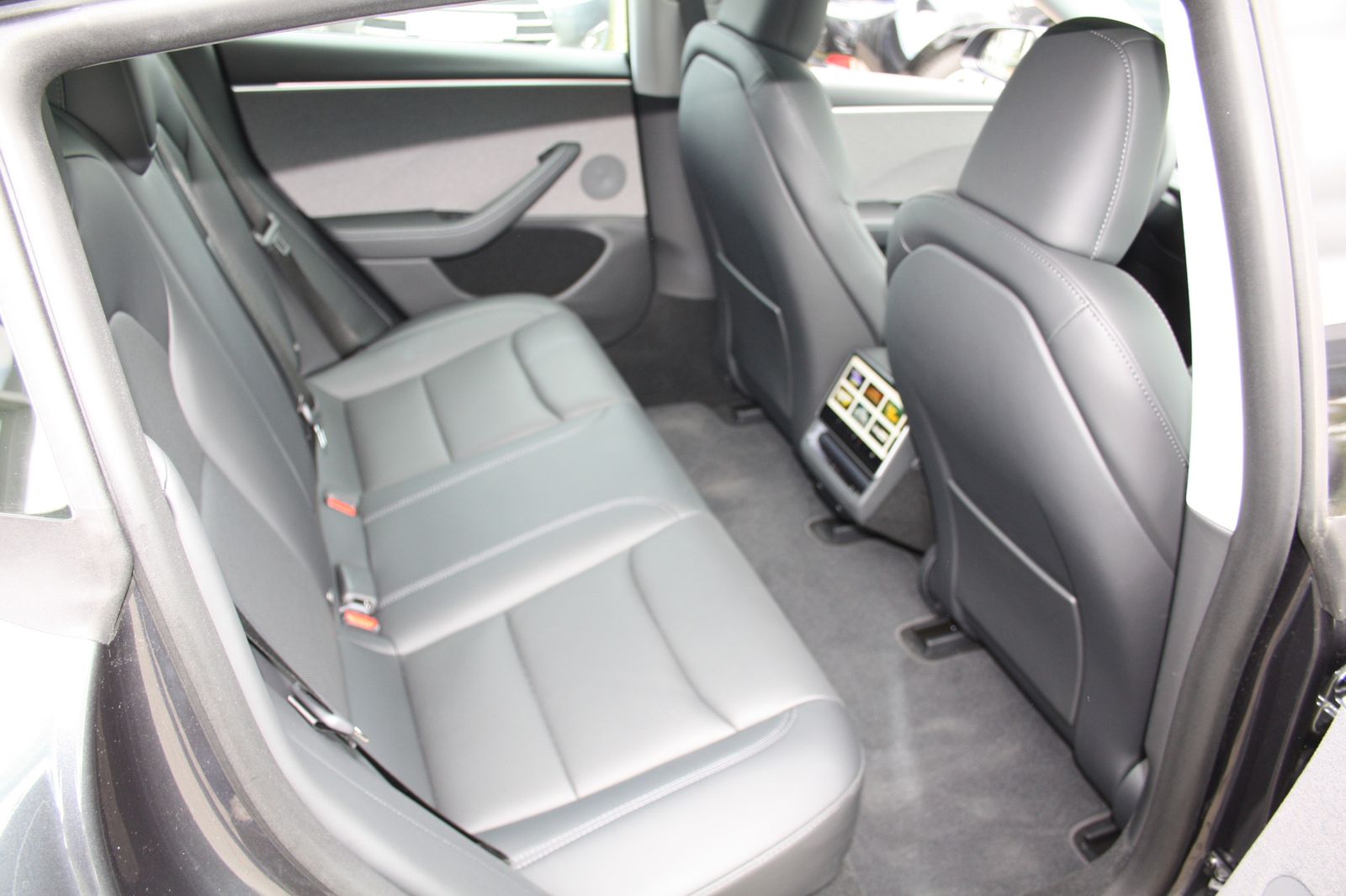 Tesla Model 3 HIGHLAND SR RWD PANORAMA 1.HAND