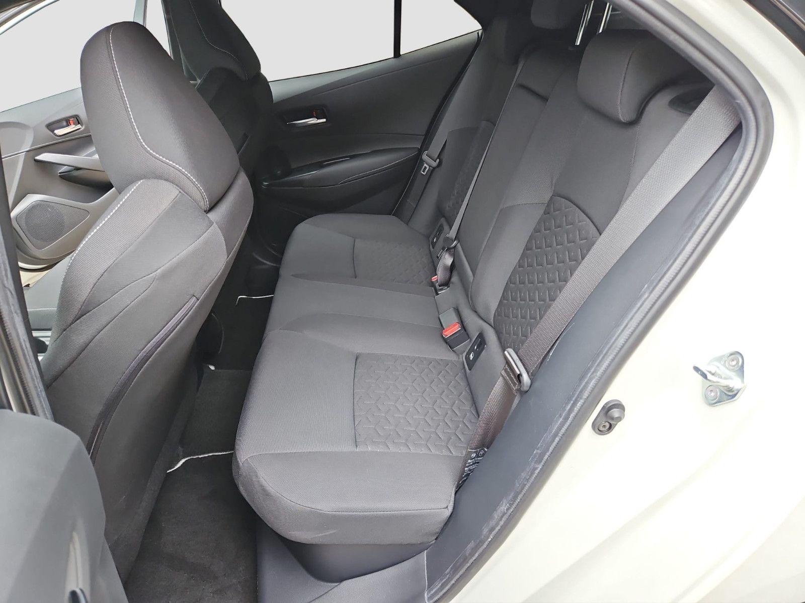 Toyota Corolla 2.0 Limousine Hybrid - Samsaru's Car Outlet