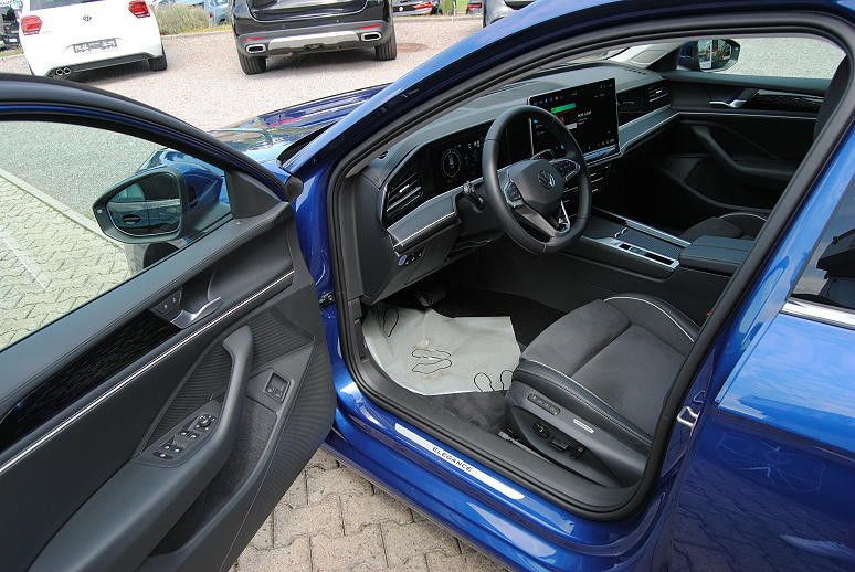 Volkswagen Passat 1.5 eHybrid DSG Elega.AHK.Navi-Max.HUD