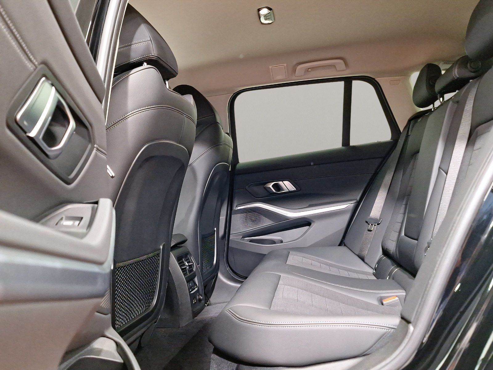 BMW 330i Touring Sport Line - Samsaru's Car Outlet