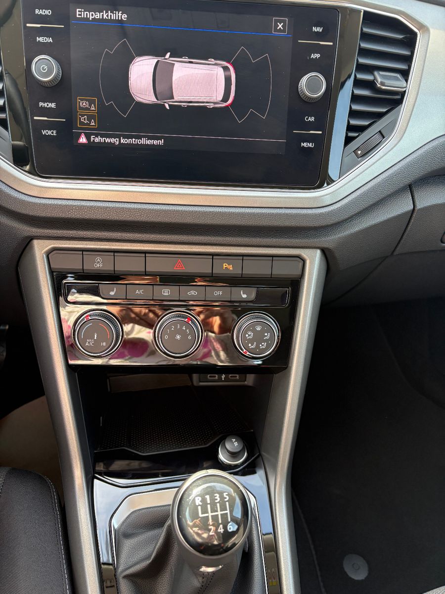 Volkswagen T-Roc Style - Samsaru's Car Outlet