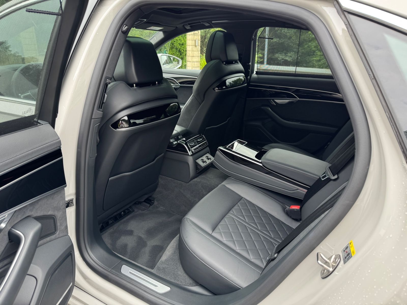 Audi A8 55 TFSI quattro S-line - Samsaru's Car Outlet