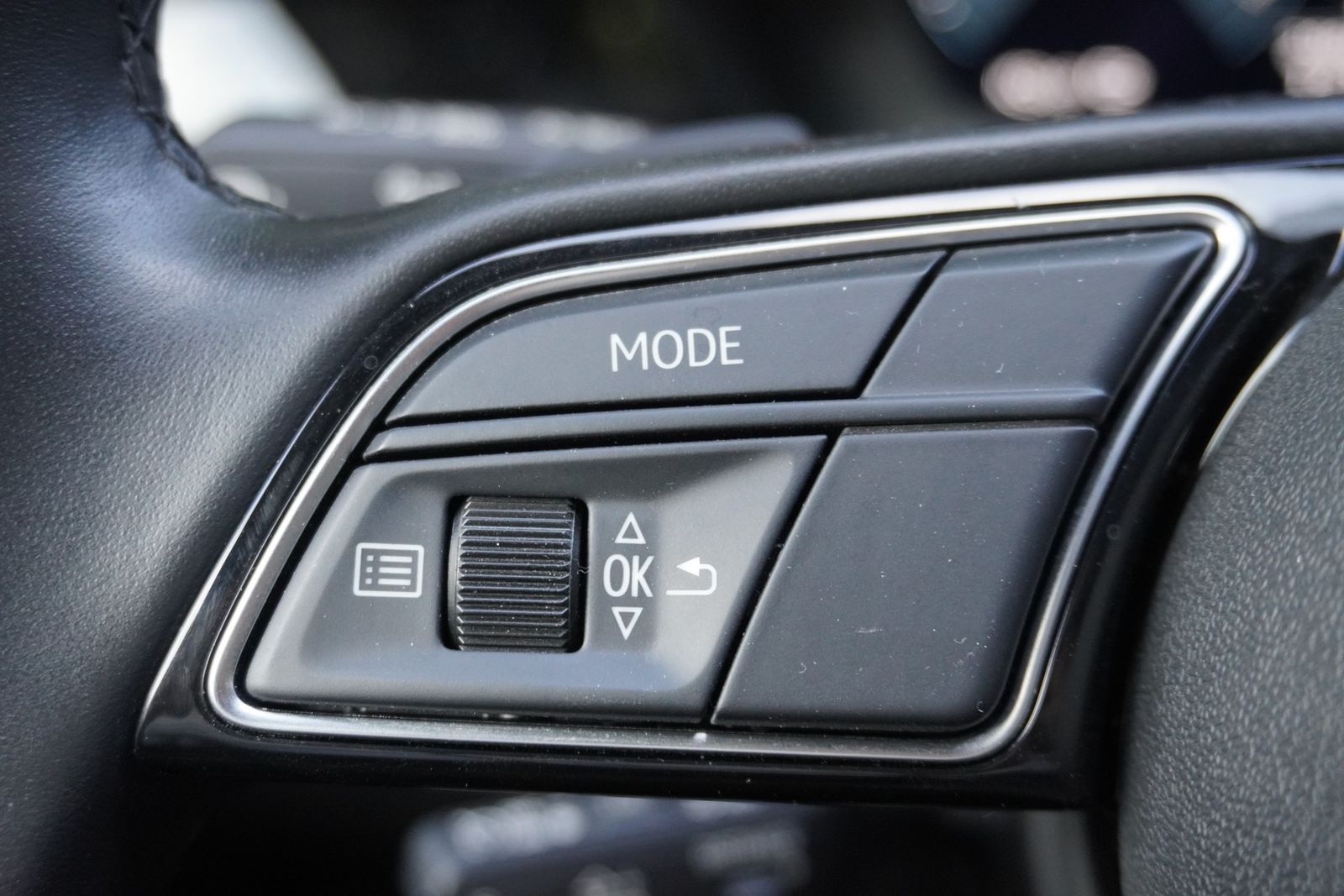 Audi A3 Sportback 40 TFSIe S line Sitzheizung LED DAB