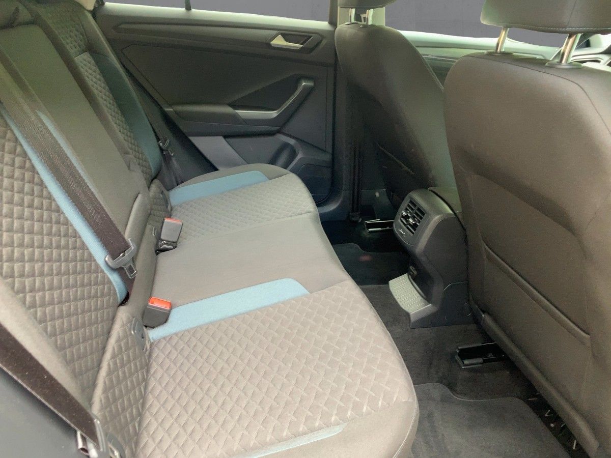 Volkswagen T-Roc 1.5 TSI DSG R-LINE - Samsaru's Car Outlet