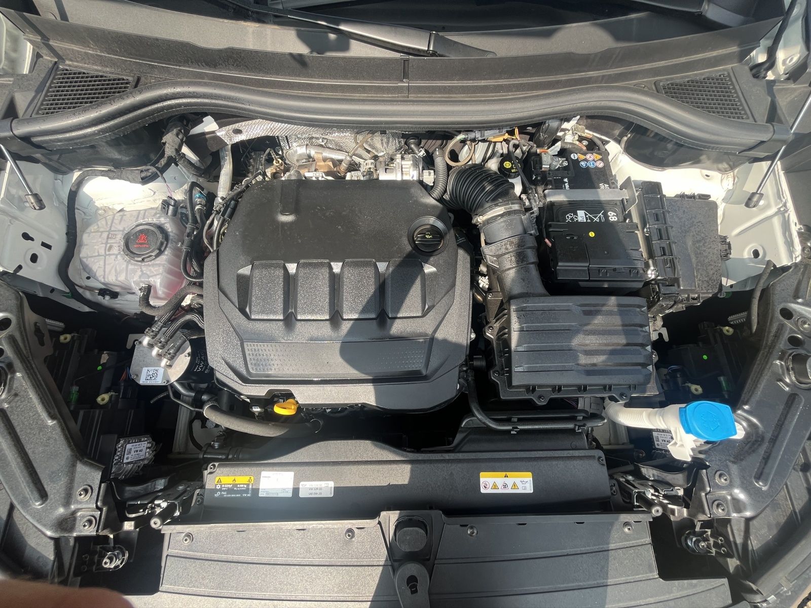Volkswagen Tiguan TDI R-Line 4M DSG MATRIX AHK PANO 20" NAV