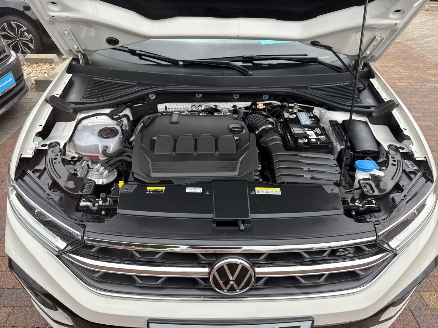 Volkswagen T-Roc 2.0 TDI R-Line - Samsaru's Car Outlet